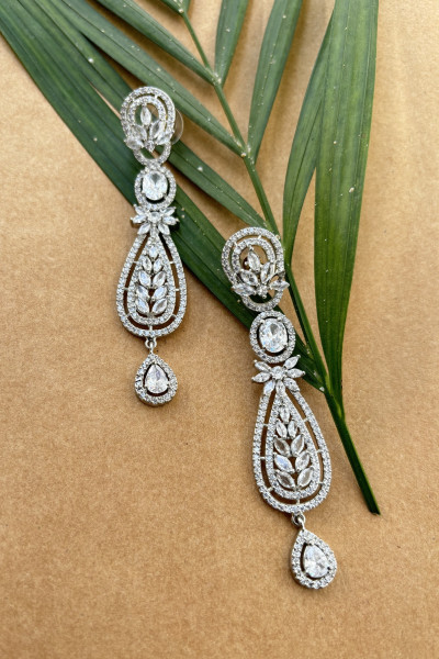 NIRAWATI DROP EARRINGS