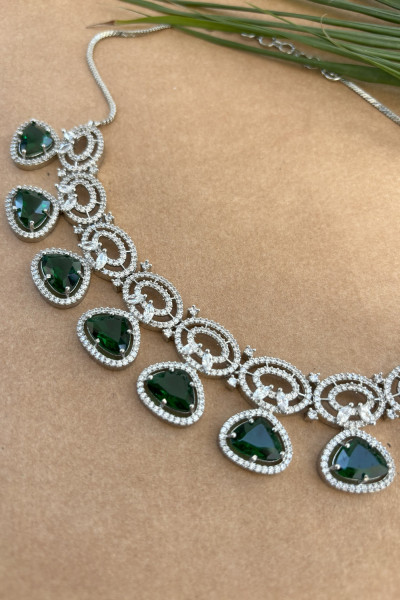 EMERALD NECK PIECE