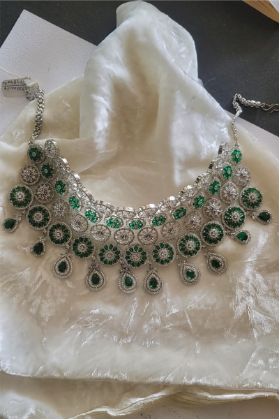 GREEN AND DIAMOND HAAR