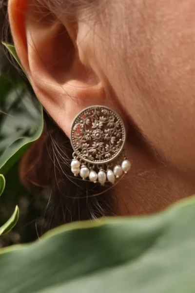 GULISTAAN JAALI STUDS