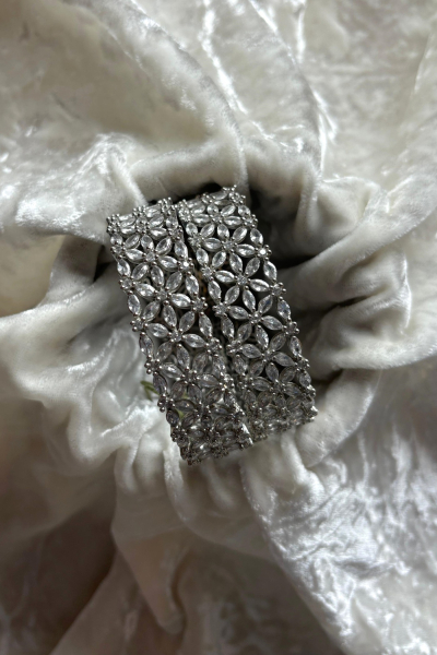LOPERA BANGLES