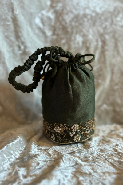 OLIVE MEENAKSHI POTLI 