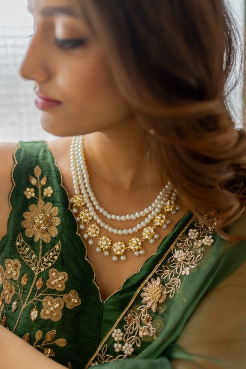 Fabulous Contrast Color Saree Jewellery Ideas - How to contrast jewellery  for saree ? Find out! - YouTube