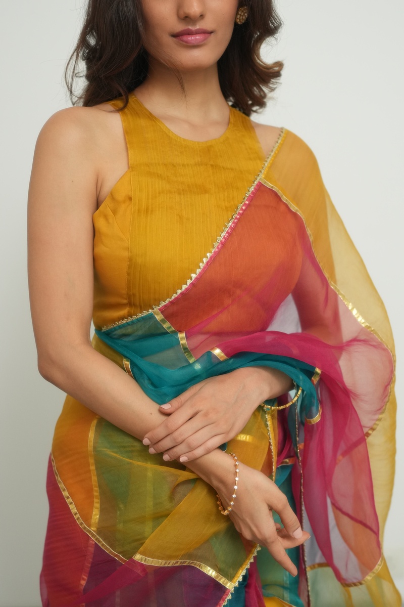 Mutiyar Halter Neck Pleated Blouse